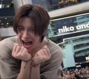 2025-12-29-02-43-23-1766976203575